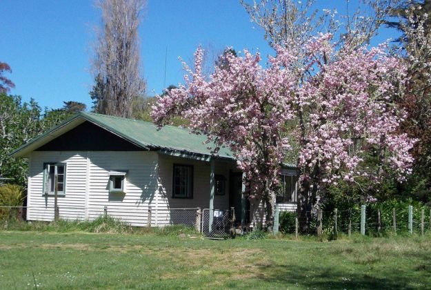 Idyllic Cottage Accommodation | Morere Hot Springs Lodge | Hawke's Bay Cottages
