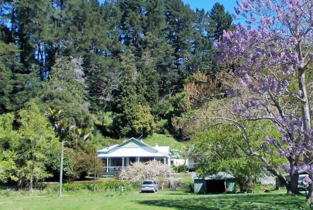 The Historic Farmhouse lodge Accommodation | Morere Hot Springs Lodge